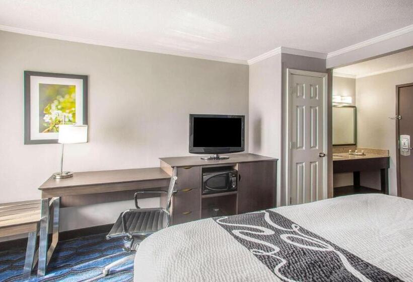 בית מלון כפרי La Quinta Inn By Wyndham St. Louis Hazelwood  Airport North