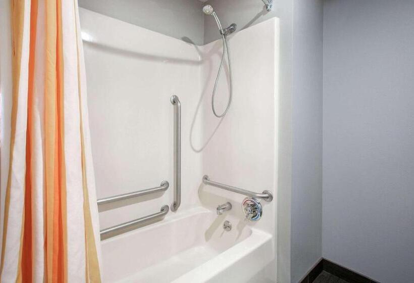 هتل La Quinta Inn By Wyndham St. Louis Hazelwood  Airport North