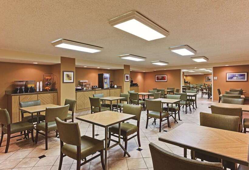 בית מלון כפרי La Quinta Inn By Wyndham Tampa Near Busch Gardens