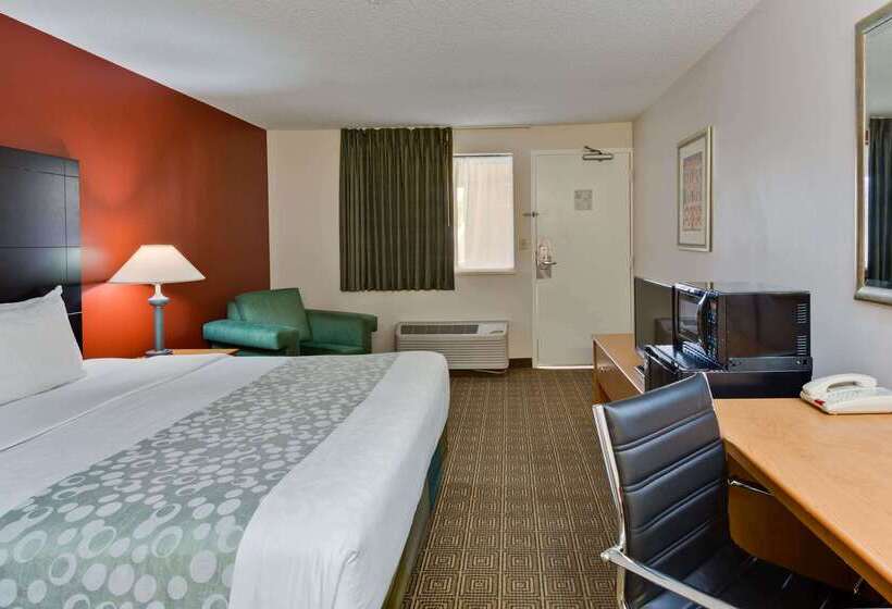 בית מלון כפרי La Quinta Inn By Wyndham Tampa Near Busch Gardens