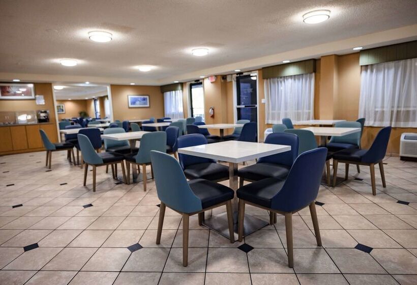 בית מלון כפרי La Quinta Inn By Wyndham Tampa Near Busch Gardens