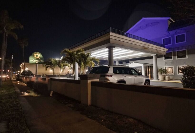 בית מלון כפרי La Quinta Inn By Wyndham Tampa Near Busch Gardens