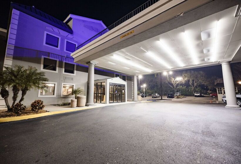 בית מלון כפרי La Quinta Inn By Wyndham Tampa Near Busch Gardens