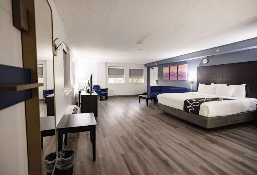 בית מלון כפרי La Quinta Inn By Wyndham Tampa Near Busch Gardens