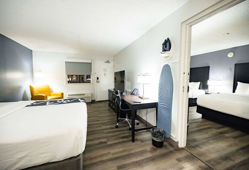 בית מלון כפרי La Quinta Inn By Wyndham Tampa Near Busch Gardens