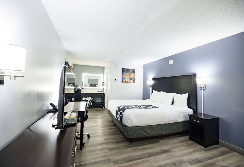 בית מלון כפרי La Quinta Inn By Wyndham Tampa Near Busch Gardens