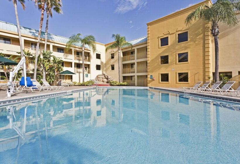 בית מלון כפרי La Quinta Inn By Wyndham Tampa Near Busch Gardens