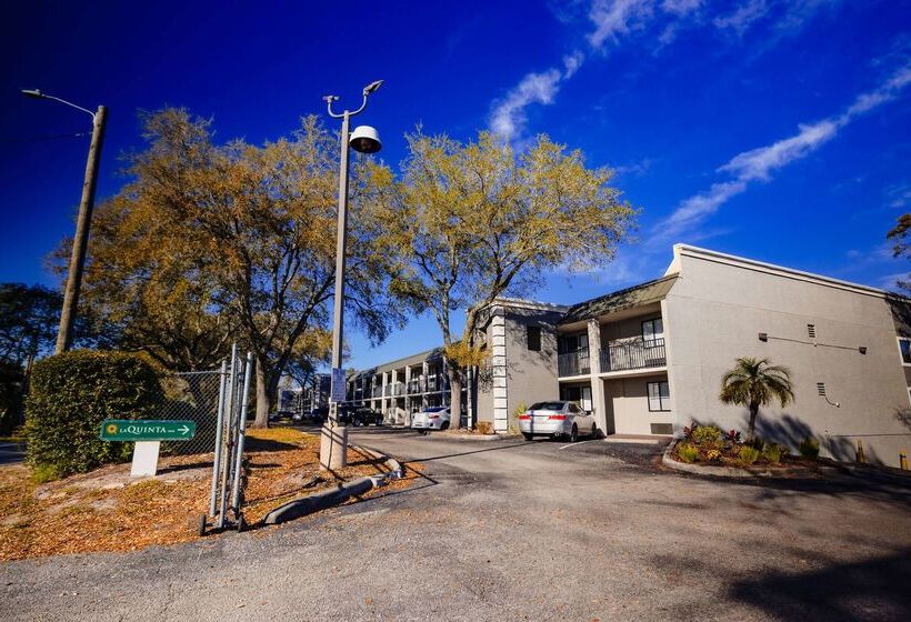 בית מלון כפרי La Quinta Inn By Wyndham Tampa Near Busch Gardens