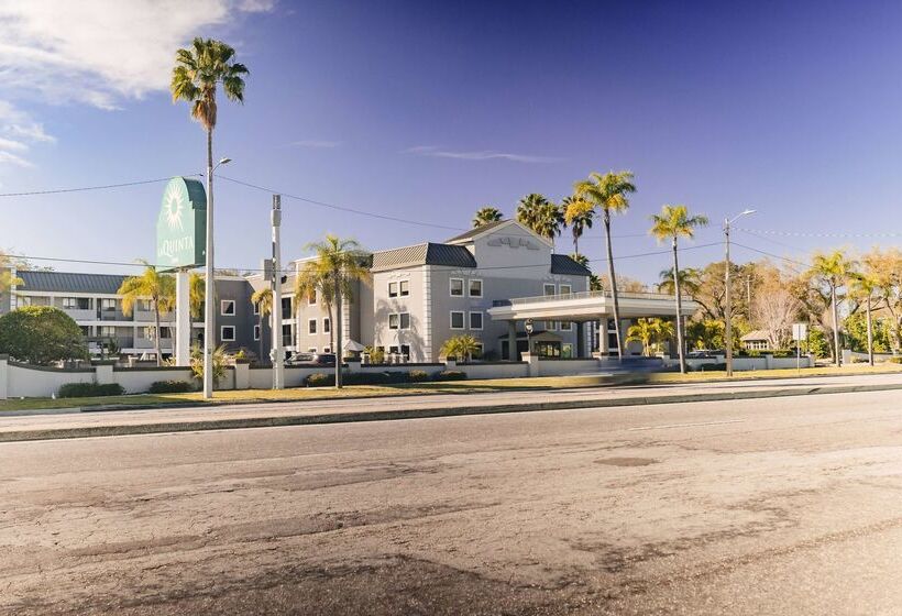 בית מלון כפרי La Quinta Inn By Wyndham Tampa Near Busch Gardens