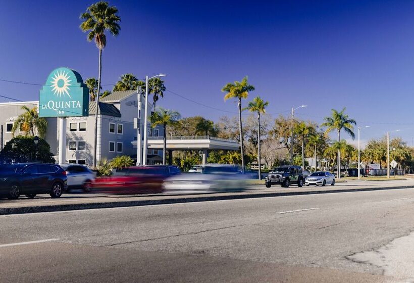 בית מלון כפרי La Quinta Inn By Wyndham Tampa Near Busch Gardens