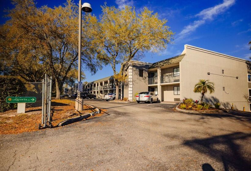 בית מלון כפרי La Quinta Inn By Wyndham Tampa Near Busch Gardens