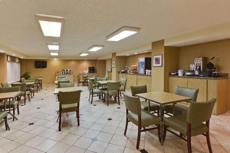 בית מלון כפרי La Quinta Inn By Wyndham Tampa Near Busch Gardens