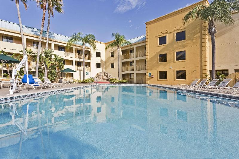 בית מלון כפרי La Quinta Inn By Wyndham Tampa Near Busch Gardens