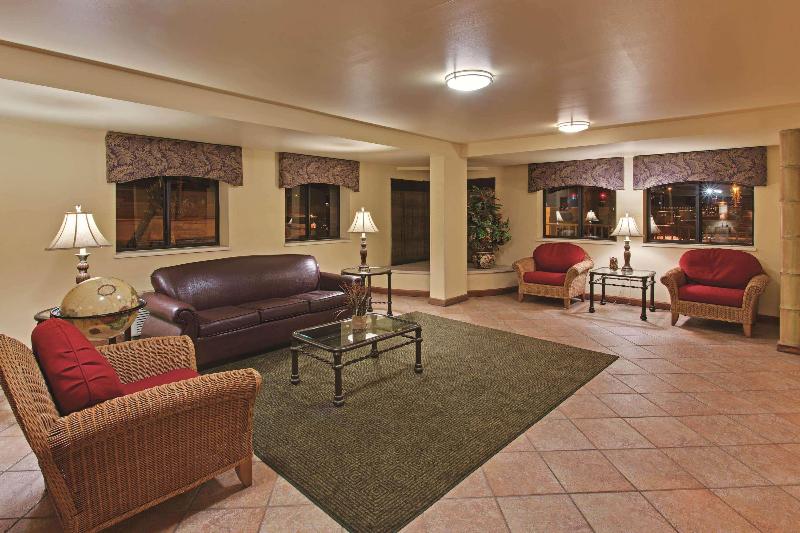 בית מלון כפרי La Quinta Inn By Wyndham Tampa Near Busch Gardens