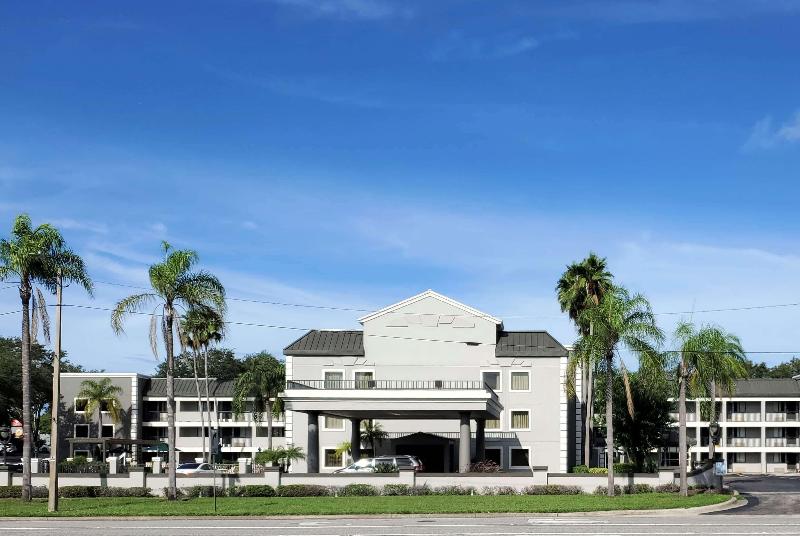 בית מלון כפרי La Quinta Inn By Wyndham Tampa Near Busch Gardens