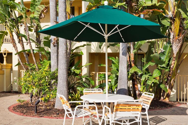 בית מלון כפרי La Quinta Inn By Wyndham Tampa Near Busch Gardens