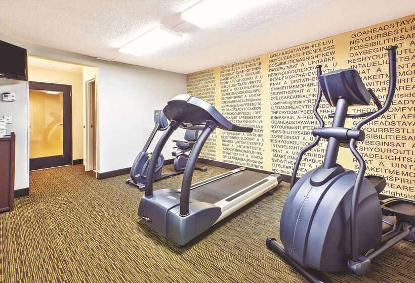 בית מלון כפרי La Quinta Inn By Wyndham Toledo Perrysburg