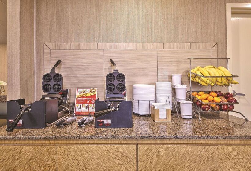 فندق La Quinta Inn By Wyndham Toledo Perrysburg