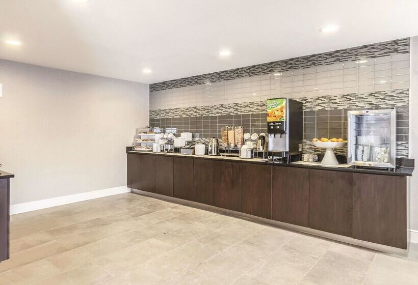 호텔 La Quinta By Wyndham Cleveland   Airport North