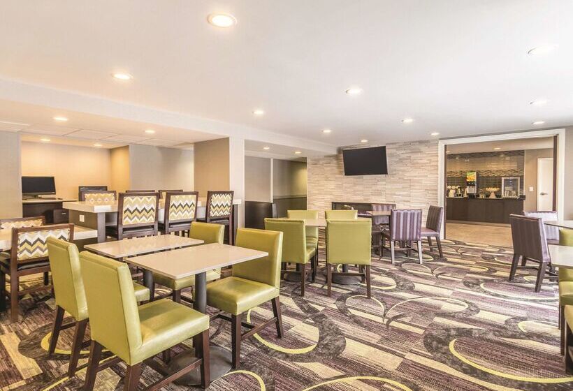 호텔 La Quinta By Wyndham Cleveland   Airport North