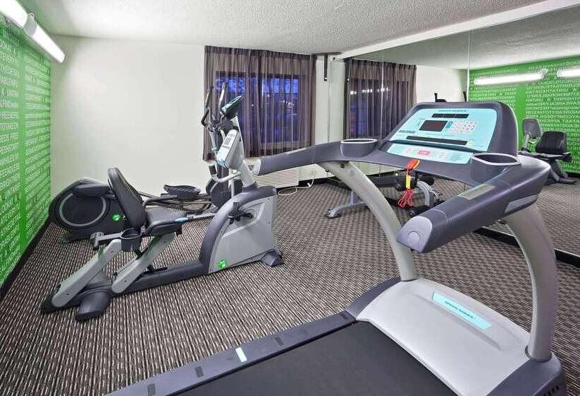 فندق La Quinta By Wyndham Cleveland Macedonia