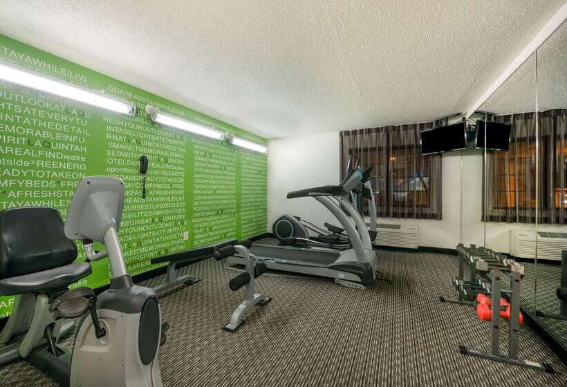 فندق La Quinta By Wyndham Cleveland Macedonia