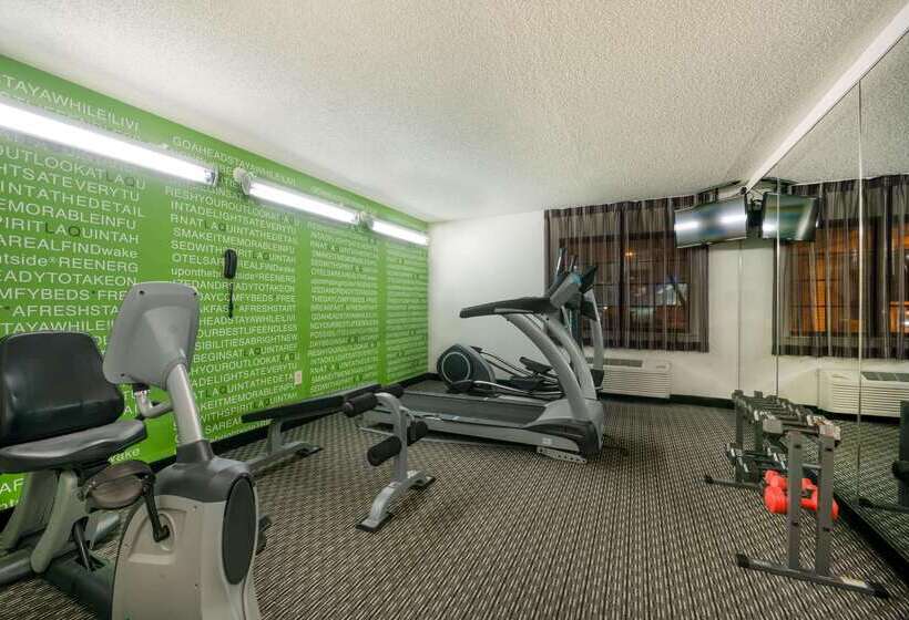 فندق La Quinta By Wyndham Cleveland Macedonia