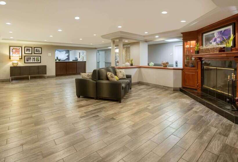 فندق La Quinta By Wyndham Cleveland Macedonia