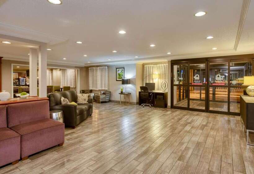 فندق La Quinta By Wyndham Cleveland Macedonia