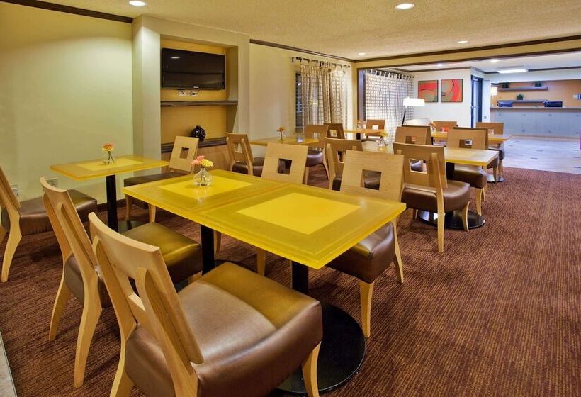 בית מלון כפרי Travelodge By Wyndham Columbus State University