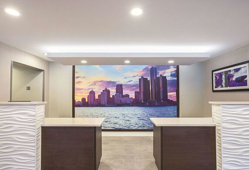 Отель La Quinta By Wyndham Detroit Utica