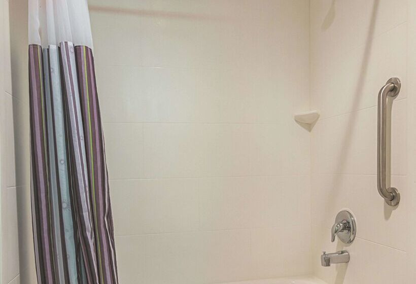 فندق La Quinta By Wyndham Detroit Utica