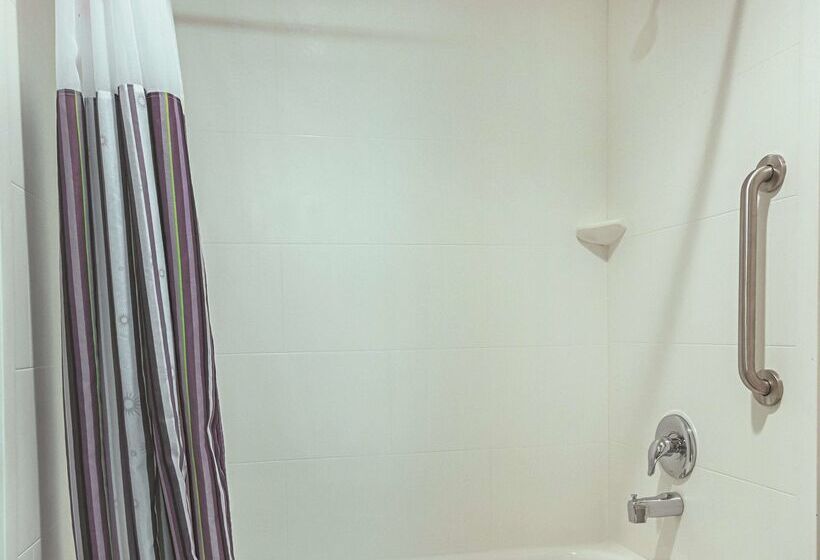 فندق La Quinta By Wyndham Detroit Utica