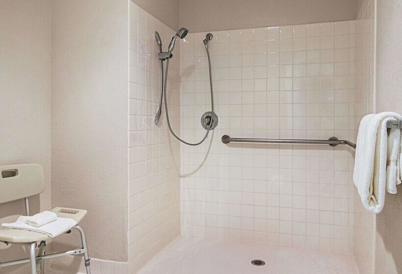 فندق La Quinta By Wyndham Detroit Utica