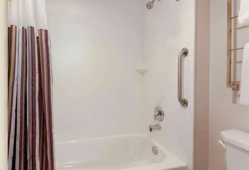 فندق La Quinta By Wyndham Detroit Utica