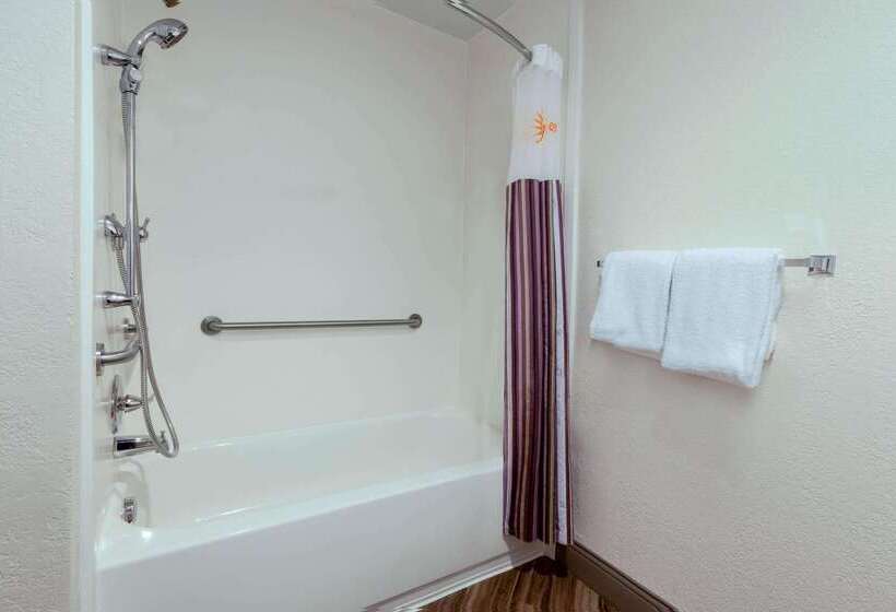 فندق La Quinta By Wyndham Detroit Utica