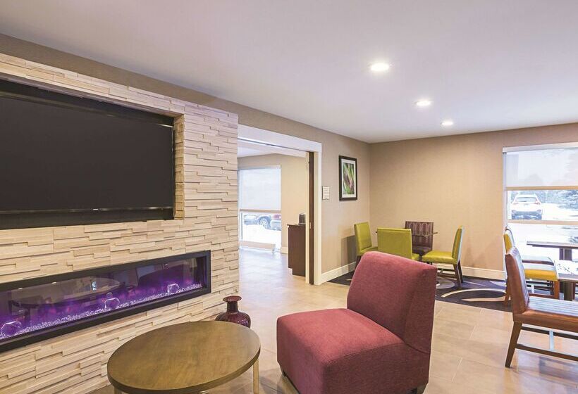 Отель La Quinta By Wyndham Detroit Utica