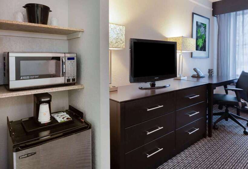 Отель La Quinta By Wyndham Detroit Utica