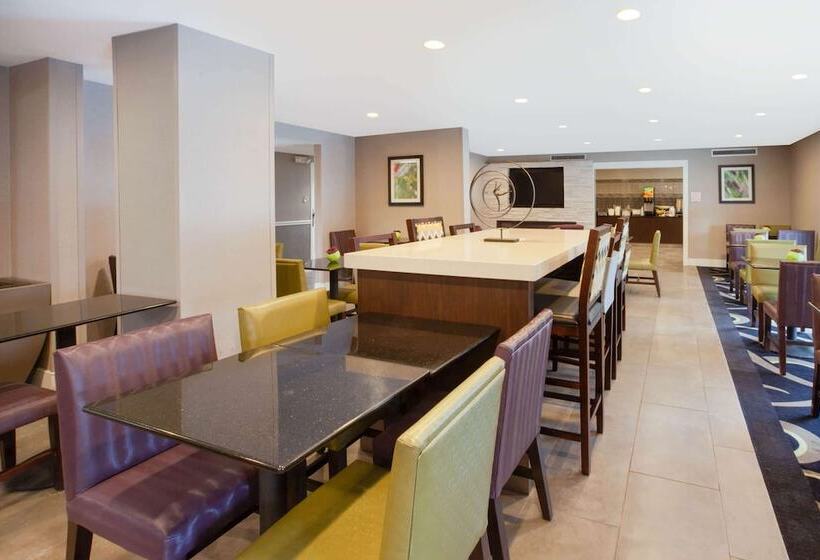 فندق La Quinta By Wyndham Detroit Utica