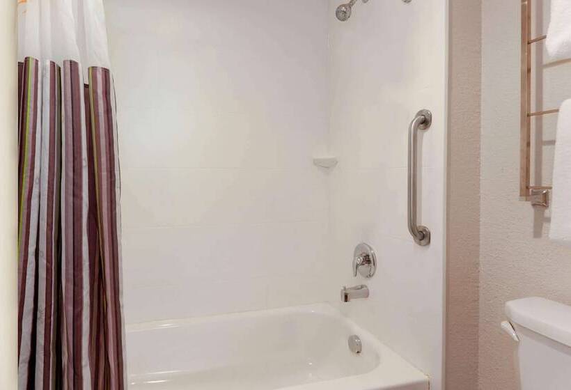 فندق La Quinta By Wyndham Detroit Utica