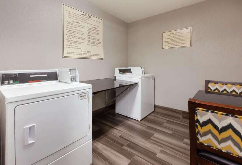 فندق La Quinta By Wyndham Detroit Utica