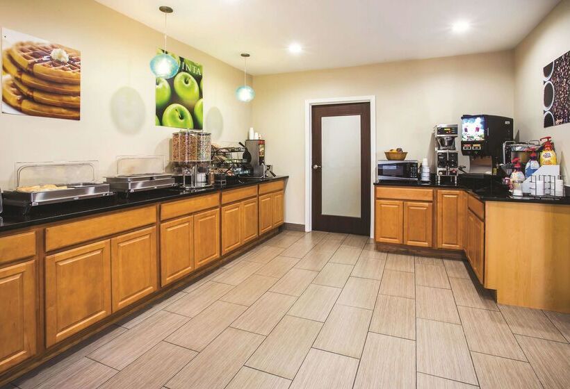 Отель La Quinta By Wyndham Evansville