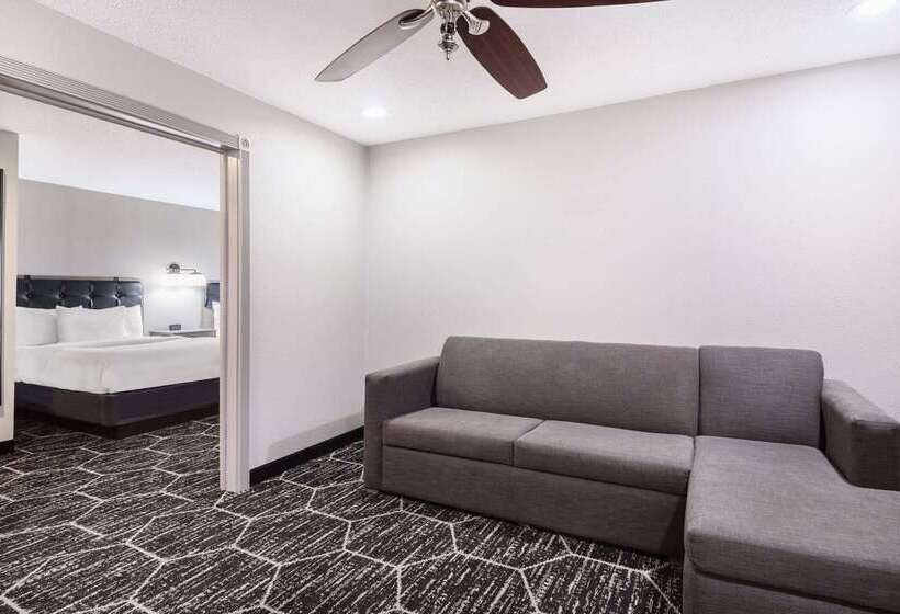 Отель La Quinta By Wyndham Evansville