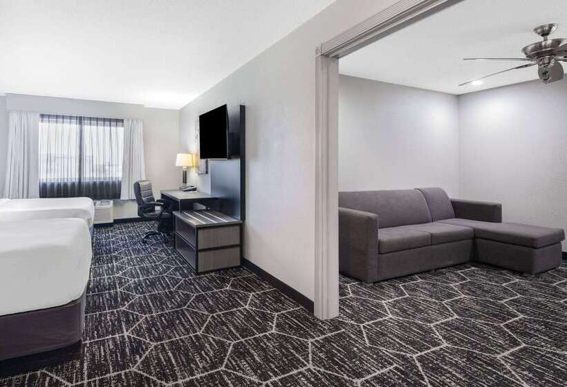 Отель La Quinta By Wyndham Evansville