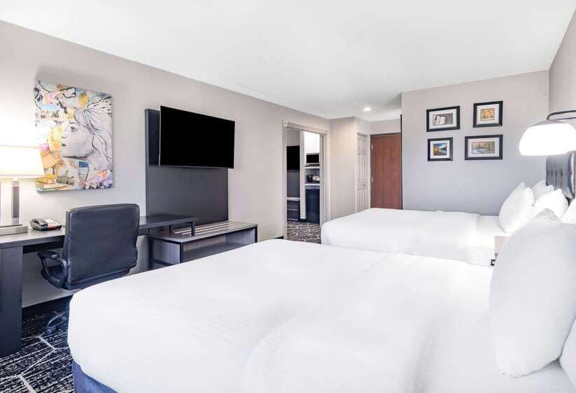 Отель La Quinta By Wyndham Evansville