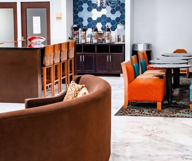 Отель La Quinta By Wyndham Evansville