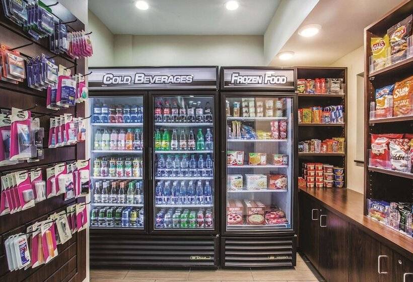 Отель La Quinta By Wyndham Evansville