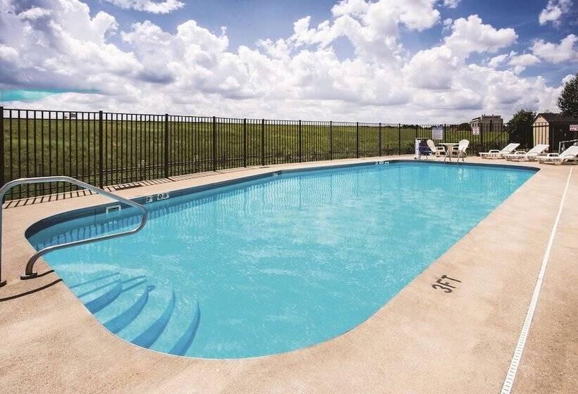 Отель La Quinta By Wyndham Evansville