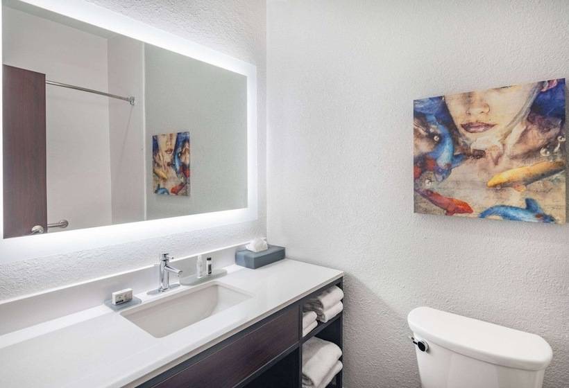 Отель La Quinta By Wyndham Evansville