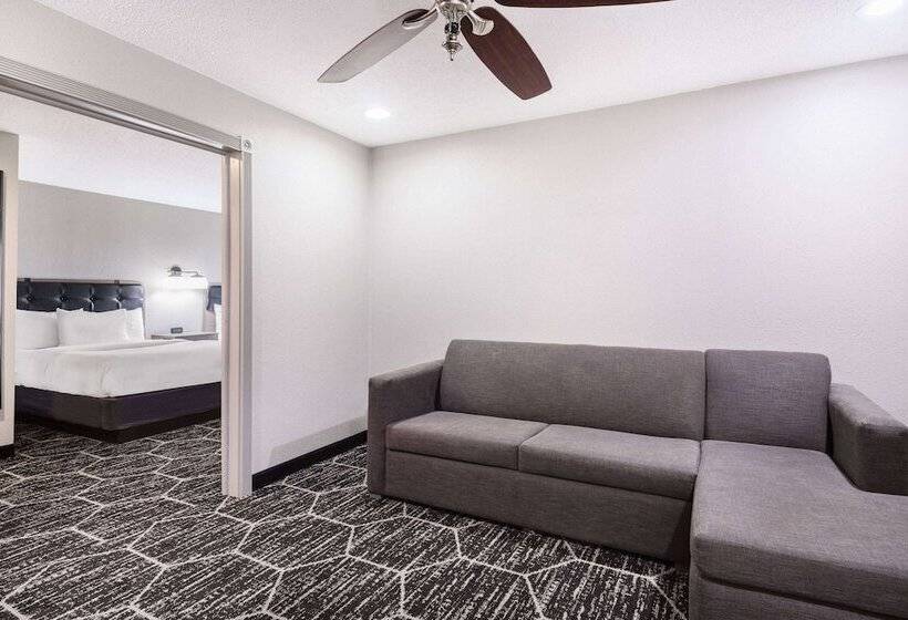 Отель La Quinta By Wyndham Evansville